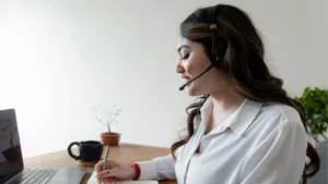 Client and virtual assistant using a clear task brief to communicate expectations remotely